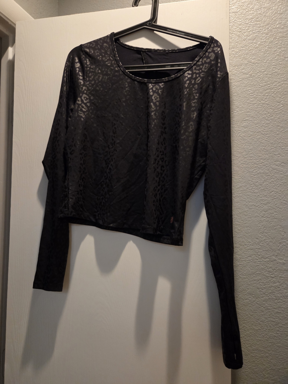 Lane Bryant Livi Black Long-Sleeve Shimmer Animal Print Exercise Crop Top, Sz 14